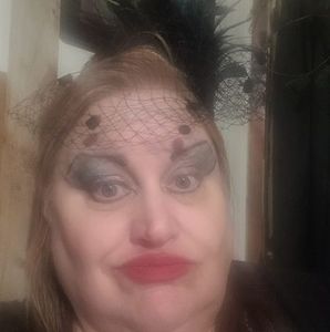 Meet your Posher, Eva